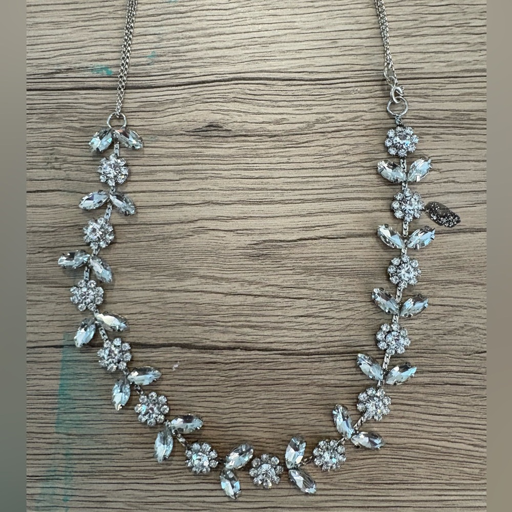 Elegant Silver Floral Necklace